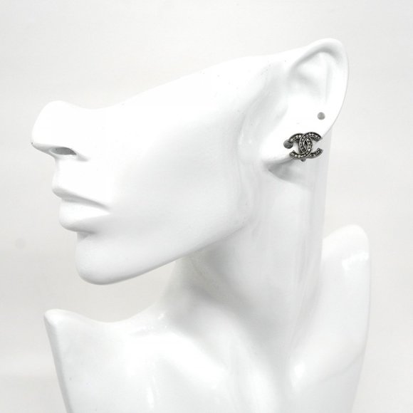 CHANEL Coco Mark Rhinestone Gunmetal Grey Earrings - Picture 6 of 6